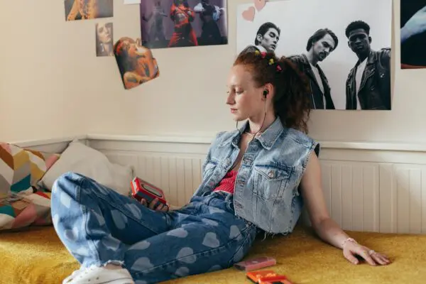 Emma’s Awesome 70s & 80s Playlist Teenage girl listening to music