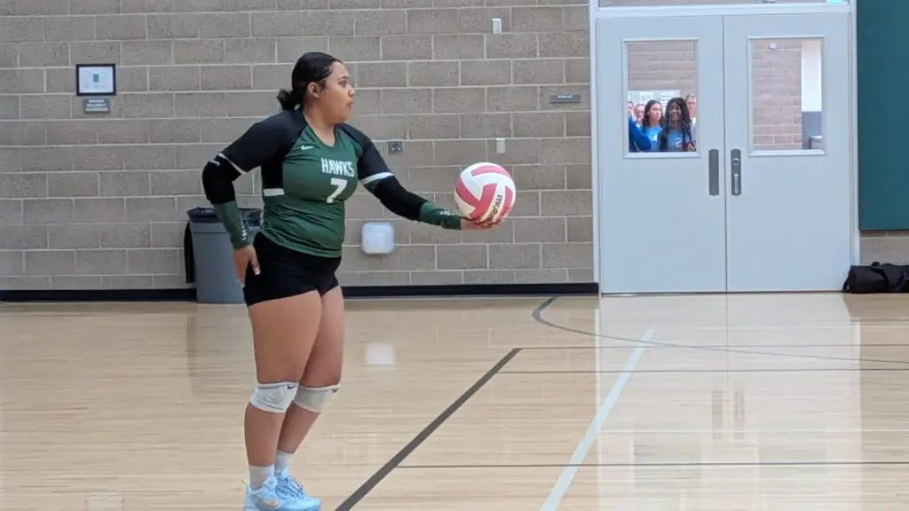 Senior Melissa Salas Lara prepares to serve the ball.