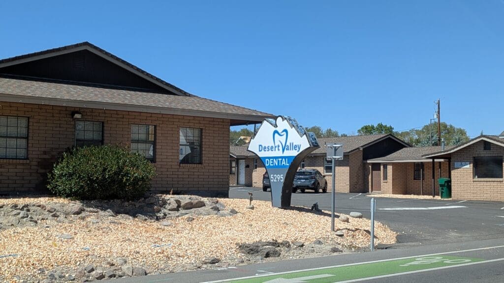 Desert Valley Dental gets new sign
